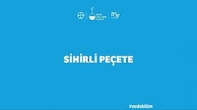 Mavi zemin üzerine beyaz renkte "Sihirli Peçete" Türkçe yazısı.